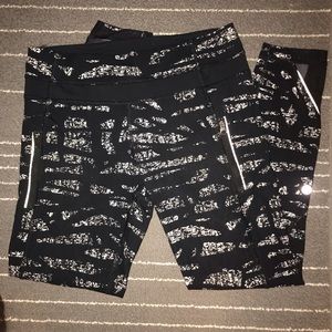 Lululemon black/white cropped leggings